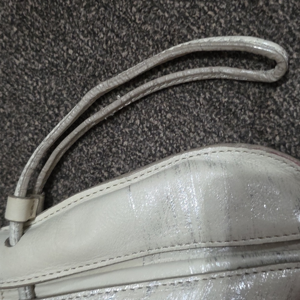 Rare Ann Taylor Elegant Cream and Gray / Silver Wristlet - Picture 5 of 8